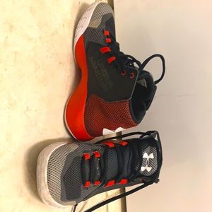 Boys basketball sneakers